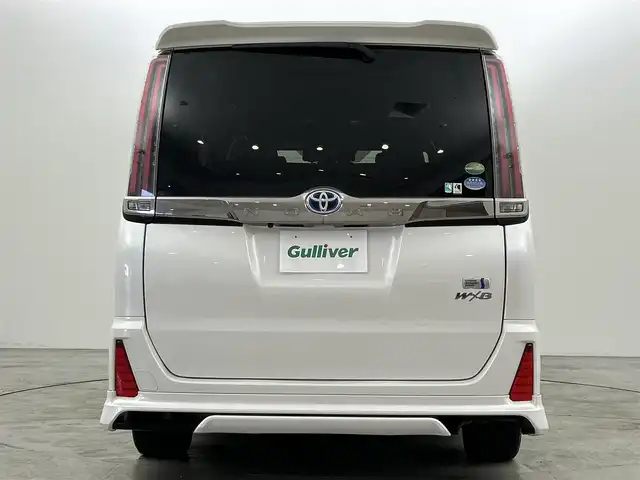 トヨタ ノア ハイブリッド Si ダブルバイビー 福岡県 2018(平30)年 7.6万km ホワイトパールクリスタルシャイン モデリスタエアロ　/純正１０型ナビ　/純正１２．１型フリップダウンモニター　/ＥＴＣ２．０　/前方ドラレコ　/バックカメラ　/トヨタセーフティセンス　/両側パワースライドドア　/シートヒーター　/ハーフレザー　/ＬＥＤ