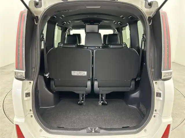 トヨタ ノア ハイブリッド Si ダブルバイビー 福岡県 2018(平30)年 7.6万km ホワイトパールクリスタルシャイン モデリスタエアロ　/純正１０型ナビ　/純正１２．１型フリップダウンモニター　/ＥＴＣ２．０　/前方ドラレコ　/バックカメラ　/トヨタセーフティセンス　/両側パワースライドドア　/シートヒーター　/ハーフレザー　/ＬＥＤ