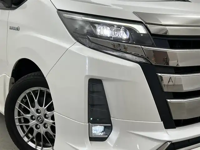 トヨタ ノア ハイブリッド Si ダブルバイビー 福岡県 2018(平30)年 7.6万km ホワイトパールクリスタルシャイン モデリスタエアロ　/純正１０型ナビ　/純正１２．１型フリップダウンモニター　/ＥＴＣ２．０　/前方ドラレコ　/バックカメラ　/トヨタセーフティセンス　/両側パワースライドドア　/シートヒーター　/ハーフレザー　/ＬＥＤ