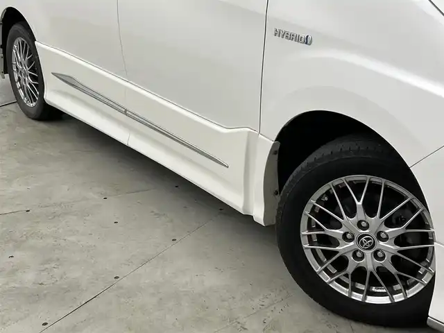 トヨタ ノア ハイブリッド Si ダブルバイビー 福岡県 2018(平30)年 7.6万km ホワイトパールクリスタルシャイン モデリスタエアロ　/純正１０型ナビ　/純正１２．１型フリップダウンモニター　/ＥＴＣ２．０　/前方ドラレコ　/バックカメラ　/トヨタセーフティセンス　/両側パワースライドドア　/シートヒーター　/ハーフレザー　/ＬＥＤ