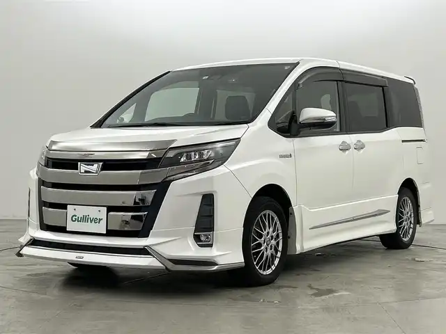 トヨタ ノア ハイブリッド Si ダブルバイビー 福岡県 2018(平30)年 7.6万km ホワイトパールクリスタルシャイン モデリスタエアロ　/純正１０型ナビ　/純正１２．１型フリップダウンモニター　/ＥＴＣ２．０　/前方ドラレコ　/バックカメラ　/トヨタセーフティセンス　/両側パワースライドドア　/シートヒーター　/ハーフレザー　/ＬＥＤ