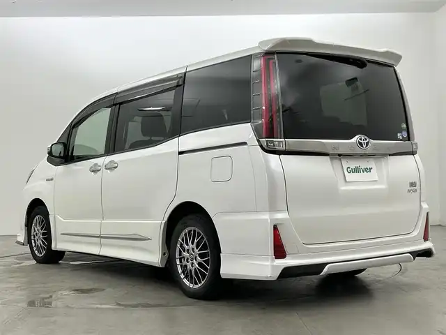 トヨタ ノア ハイブリッド Si ダブルバイビー 福岡県 2018(平30)年 7.6万km ホワイトパールクリスタルシャイン モデリスタエアロ　/純正１０型ナビ　/純正１２．１型フリップダウンモニター　/ＥＴＣ２．０　/前方ドラレコ　/バックカメラ　/トヨタセーフティセンス　/両側パワースライドドア　/シートヒーター　/ハーフレザー　/ＬＥＤ