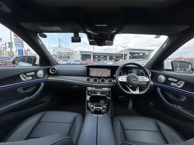 メルセデス・ベンツ Ｅ２２０ｄ SWアバンギャルド AMGライン 滋賀県 2020(令2)年 4.3万km ポーラホワイト パノラミックスライディングルーフ/レーダーセーフティパッケージ/黒革シート/・前席メモリ付きパワーシート/・前席シートヒーター /ヘッドアップディスプレイ/純正ナビ/（DTV/BT/USB）/アラウンドビューカメラ/パフュームアトマイザー/ブルメスターサウンドシステム/アンビエントライト/前後ドライブレコーダー/純正LEDヘッドライト/純正19インチAW