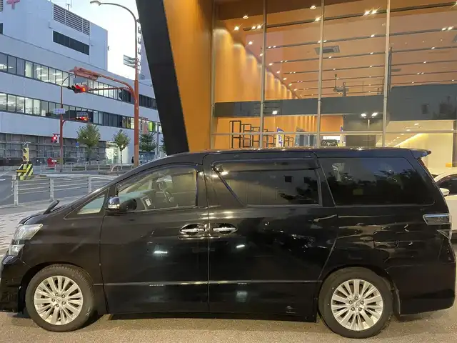 トヨタ ヴェルファイア 2．4Z 兵庫県 2012(平24)年 10.4万km ブラック (株)IDOMが運営する【じしゃロン西宮店】の自社ローン専用車両になります。こちらは現金またはオートローンご利用時の価格です。自社ローンご希望の方は別途その旨お申付け下さい/＊ETC/＊バックカメラ/＊フルセグ/＊サンルーフ/＊片側パワスラ/＊横滑り防止装置