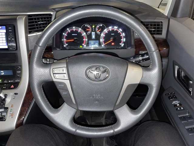 トヨタ ヴェルファイア 2．4Z 千葉県 2012(平24)年 10.4万km ブラック (株)IDOMが運営する【じしゃロン八千代店】の自社ローン対象車両になります。こちらは現金ご利用時の価格です。自社ローンご希望の方は別途その旨お申付け下さい。/＊ETC/＊バックカメラ/＊フルセグ/＊サンルーフ/＊片側パワスラ/＊横滑り防止装置