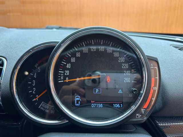 ＭＩＮＩ ミニ クラブマン クーパーD 千葉県 2018(平30)年 0.8万km ピュアバーガンディー ＡＣＣ　/純正ナビ　/バックカメラ　/ＰＤＣ　/ドライブレコーダー　/パーキングアシスト　/ＬＥＤヘッドライト　/オートライト　/電動パーキングブレーキ　/横滑り防止　/アイドリングストップ　/純正１７インチＡＷ