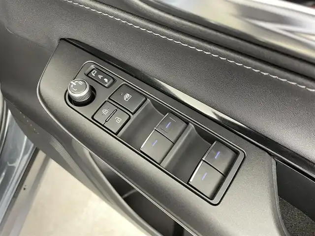 トヨタ ハリアー S 大分県 2022(令4)年 2.9万km スレートグレーメタリック 純正8型ナビ/Bluetooth/Miracast/FM/AM/バックカメラ/社外ETC/社外ドライブレコーダー/レーダークルーズコントロール/クリアランスソナー/トヨタセーフティセンス/オートLEDライト/本革巻きステアリング/ステアリングスイッチ/純正17インチアルミホイール