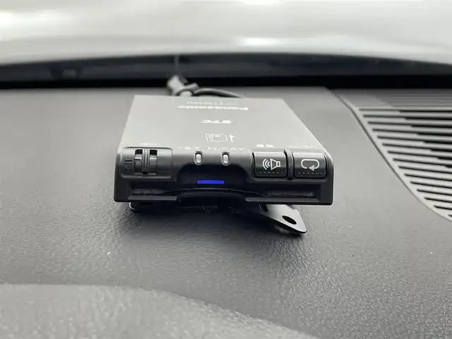 トヨタ ハリアー S 大分県 2022(令4)年 2.9万km スレートグレーメタリック 純正8型ナビ/Bluetooth/Miracast/FM/AM/バックカメラ/社外ETC/社外ドライブレコーダー/レーダークルーズコントロール/クリアランスソナー/トヨタセーフティセンス/オートLEDライト/本革巻きステアリング/ステアリングスイッチ/純正17インチアルミホイール
