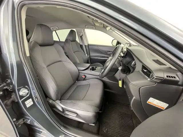 トヨタ ハリアー S 大分県 2022(令4)年 2.9万km スレートグレーメタリック 純正8型ナビ/Bluetooth/Miracast/FM/AM/バックカメラ/社外ETC/社外ドライブレコーダー/レーダークルーズコントロール/クリアランスソナー/トヨタセーフティセンス/オートLEDライト/本革巻きステアリング/ステアリングスイッチ/純正17インチアルミホイール