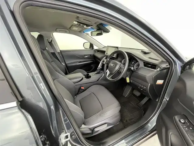 トヨタ ハリアー S 大分県 2022(令4)年 2.9万km スレートグレーメタリック 純正8型ナビ/Bluetooth/Miracast/FM/AM/バックカメラ/社外ETC/社外ドライブレコーダー/レーダークルーズコントロール/クリアランスソナー/トヨタセーフティセンス/オートLEDライト/本革巻きステアリング/ステアリングスイッチ/純正17インチアルミホイール