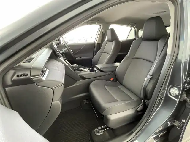 トヨタ ハリアー S 大分県 2022(令4)年 2.9万km スレートグレーメタリック 純正8型ナビ/Bluetooth/Miracast/FM/AM/バックカメラ/社外ETC/社外ドライブレコーダー/レーダークルーズコントロール/クリアランスソナー/トヨタセーフティセンス/オートLEDライト/本革巻きステアリング/ステアリングスイッチ/純正17インチアルミホイール
