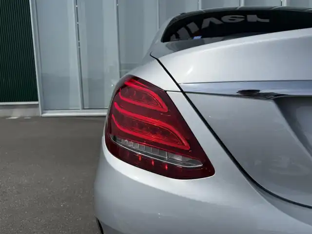 メルセデス・ベンツ Ｃ１８０ アバンギャルド AMGライン 神奈川県 2016(平28)年 15.9万km イリジウムシルバー ワンオーナー　/純正ＨＤＤナビ　/フルセグＴＶ　/パドルシフト　/純正フロアマット　/車外バックカメラ　/ターボ　/パワーシート　/シートヒーター　/レザーシート　/純正18インチアルミホイール　/クルーズコントロール/純正フロントエアロ/ETC/アイソフィックス/取扱説明書/保証書/記録簿/衝突被害軽減システム