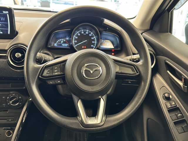 マツダ デミオ 15S 岐阜県 2018(平30)年 1.5万km スノーフレイクホワイトパールマイカ スマートシティブレーキ/ブラインドスポットモニター/レーンキープ/前後ソナー/マツダコネクト/バックカメラ/DVD/スマートキー/プッシュスタート/オートライト/sportモード/前後ドライブレコーダー/アイドリングストップ