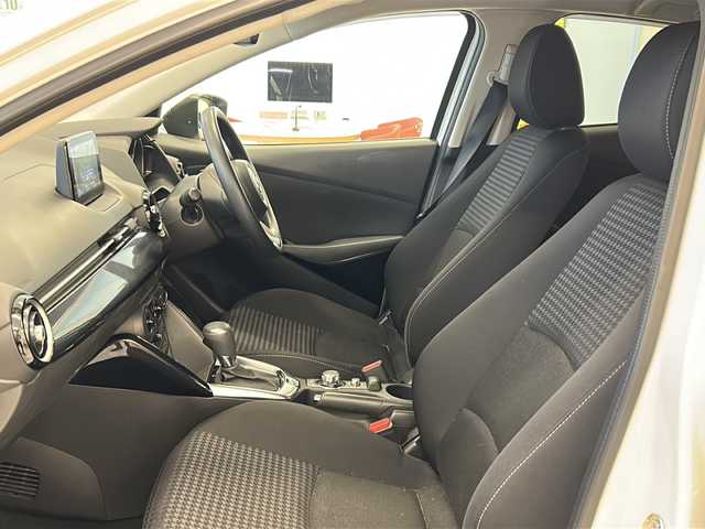マツダ デミオ 15S 岐阜県 2018(平30)年 1.5万km スノーフレイクホワイトパールマイカ スマートシティブレーキ/ブラインドスポットモニター/レーンキープ/前後ソナー/マツダコネクト/バックカメラ/DVD/スマートキー/プッシュスタート/オートライト/sportモード/前後ドライブレコーダー/アイドリングストップ