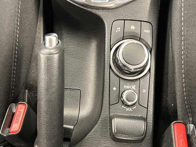 マツダ デミオ 15S 岐阜県 2018(平30)年 1.5万km スノーフレイクホワイトパールマイカ スマートシティブレーキ/ブラインドスポットモニター/レーンキープ/前後ソナー/マツダコネクト/バックカメラ/DVD/スマートキー/プッシュスタート/オートライト/sportモード/前後ドライブレコーダー/アイドリングストップ