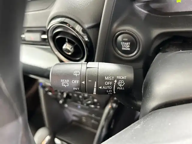 マツダ デミオ 15S 佐賀県 2018(平30)年 1.5万km スノーフレイクホワイトパールマイカ 純正7インチナビ/フルセグTV/DVD/CD/Bluetooth/衝突被害軽減システム/ブラインドスポットモニター/パーキングソナー/車線逸脱警報/横滑り防止装置/オートライト/前後ドライブレコーダー/アイドリングストップ/スマートキー/純正フロアマット/ドアバイザー/ISOFIX対応シート