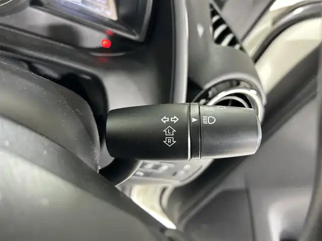 マツダ デミオ 15S 佐賀県 2018(平30)年 1.5万km スノーフレイクホワイトパールマイカ 純正7インチナビ/フルセグTV/DVD/CD/Bluetooth/衝突被害軽減システム/ブラインドスポットモニター/パーキングソナー/車線逸脱警報/横滑り防止装置/オートライト/前後ドライブレコーダー/アイドリングストップ/スマートキー/純正フロアマット/ドアバイザー/ISOFIX対応シート