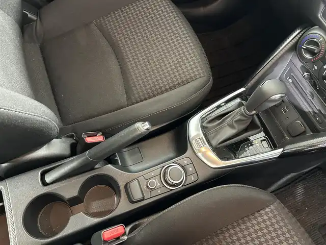 マツダ デミオ 15S 佐賀県 2018(平30)年 1.5万km スノーフレイクホワイトパールマイカ 純正7インチナビ/フルセグTV/DVD/CD/Bluetooth/衝突被害軽減システム/ブラインドスポットモニター/パーキングソナー/車線逸脱警報/横滑り防止装置/オートライト/前後ドライブレコーダー/アイドリングストップ/スマートキー/純正フロアマット/ドアバイザー/ISOFIX対応シート