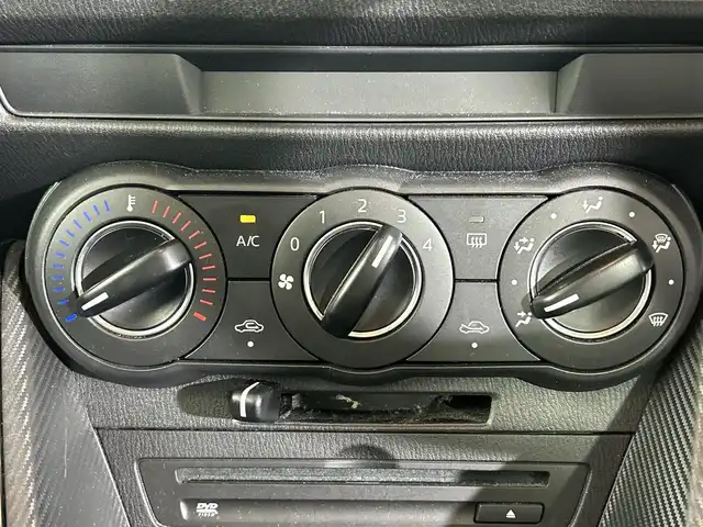 マツダ デミオ 15S 佐賀県 2018(平30)年 1.5万km スノーフレイクホワイトパールマイカ 純正7インチナビ/フルセグTV/DVD/CD/Bluetooth/衝突被害軽減システム/ブラインドスポットモニター/パーキングソナー/車線逸脱警報/横滑り防止装置/オートライト/前後ドライブレコーダー/アイドリングストップ/スマートキー/純正フロアマット/ドアバイザー/ISOFIX対応シート