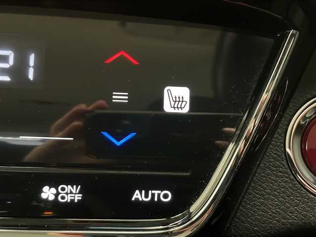ホンダ ヴェゼル ハイブリッド X ホンダセンシング 長野県 2016(平28)年 2.9万km ホワイトオーキッドパール 4WD/純正SDナビ&フルセグTV&CD&DVD&USB&BT/ホンダセンシング/アダプティブクルーズコントロール/レーンキープアシスト/衝突軽減ブレーキ/オートマチックハイビーム/アイドリングストップ/前席シートヒーター/ステアリングスイッチ/パドルシフト/バックカメラ/ビルトインETC/LEDヘッドライト/オートライト/電動格納ミラー/ウィンカーミラー/電動ホールド/ブレーキホールド/純正16インチAW装着/純正フロアマット/プッシュスタート/スマートキー