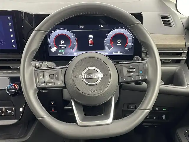 日産 セレナ ハイウェイスター V 大分県 2023(令5)年 5.6万km プリズムホワイト プロパイロット/エマージェンシーブレーキ/純正ナビ/（フルセグ/BT/AM/FM/HDMI）/アラウンドビューモニター/両側パワースライドドア/インテリジェントクルーズコントロール/LEDオートライト/オートマチックハイビーム/純正アルミホイール付き/アイドリングストップ/USBポート/typeCポート/インテリジェントルームミラー/電動パーキング/オートブレーキホールド/ステアリングスイッチ/リアロールサンシェード/パーソナルテーブル/スマートキー/ETC2.0