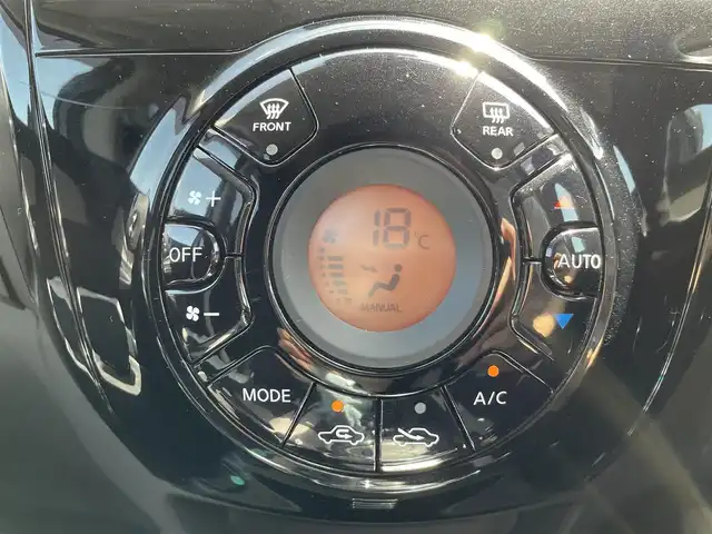 日産 ノート e－パワー X 熊本県 2018(平30)年 1.4万km ダークメタルグレー 純正ＳＤナビDTV/・Blootooth/CD/DVD/AM/FM/SD/ipod/AUX/USB/MSV/・フルセグＴＶ/衝突軽減装置/全方位カメラ/ＥＴＣ/コーナーセンサー/ＬＥＤヘッドライト/スマートキー（スペア１本）/車両接近通報装置/横滑り防止装置/盗難防止装置/車線逸脱防止支援システム/オートライト/ウィンカーミラー/電動格納ミラー/布系シート/純正ドアバイザー/デジタルインナーミラー/ステアリングスイッチ/フロアマット/プッシュスタート