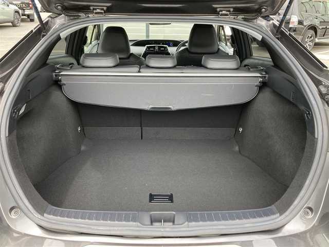 トヨタ プリウス S ツーリングセレクション 茨城県 2016(平28)年 2.3万km グレーメタリック 純正ナビ/【AM・FM・CD・DVD・SD・TV・BT・AUX・USB・VTR】/レーダークルコン/Bカメラ/ETC/前後ドラレコ/純フロア/純アルミ/シートヒーター/エアシート/横滑り/レーンキープ/オートライト/オートハイビーム/LED/衝突軽減/ドアバイザー/電格ミラー/ウインカーミラー/Fフォグ