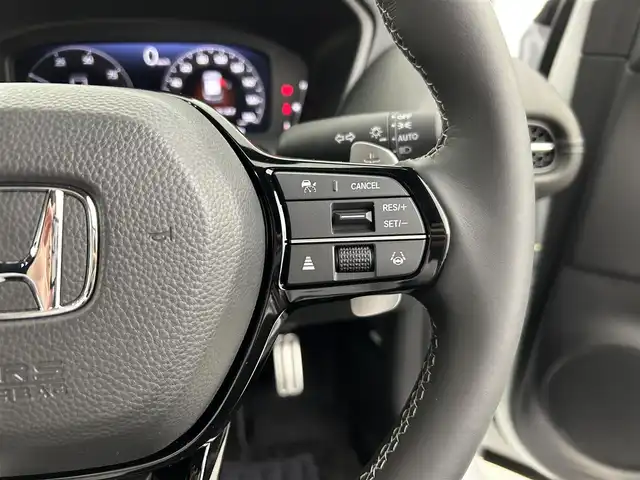 ホンダ ＺＲ－Ｖ ハイブリッド e:HEV Z ブラックスタイル 福岡県 2024(令6)年 0.1万km プラチナホワイトパール 純正９型ナビ　/全方位カメラ　/ＢＯＳＥサウンド　/ビルトインＥＴＣ２．０　/置くだけ充電　/アダプティブクルコン　/コーナーセンサー　/衝突被害軽減　/レーンキープ　/ＢＳＭ　/ヒルディセントコントロール　/パドルシフト　/パワーバックドア/シートヒーター/ステアリングヒーター/本革レザーシート/純正１８インチアルミホイール