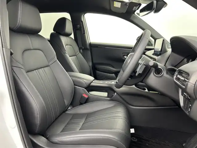 ホンダ ＺＲ－Ｖ ハイブリッド e:HEV Z ブラックスタイル 福岡県 2024(令6)年 0.1万km プラチナホワイトパール 純正９型ナビ　/全方位カメラ　/ＢＯＳＥサウンド　/ビルトインＥＴＣ２．０　/置くだけ充電　/アダプティブクルコン　/コーナーセンサー　/衝突被害軽減　/レーンキープ　/ＢＳＭ　/ヒルディセントコントロール　/パドルシフト　/パワーバックドア/シートヒーター/ステアリングヒーター/本革レザーシート/純正１８インチアルミホイール