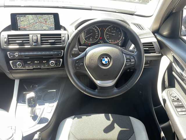 ＢＭＷ １１８ｉ スタイル 広島県 2016(平28)年 7.1万km メディテラニアンブルー /登録時走行距離/　　　　　　　70391キロ/ターボ/純正ナビ/バックカメラ/ハーフレザーシート/スペアキー×１/ミラーETC/新車時整備手帳/　　【保証書】/取扱説明書/