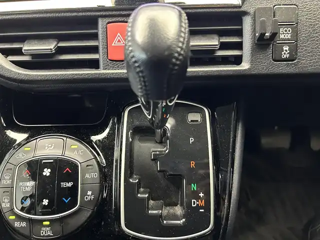 トヨタ ヴォクシー ZS 煌Ⅱ 鹿児島県 2016(平28)年 7万km ブラック 禁煙車　/社外ナビ　/フリップダウンモニター　/両側パワースライド　/バックカメラ　/トヨタセーフティセンス/・オートハイビーム/・PCS/・LDA/・先行車発進お知らせ/フルセグＴＶ　/スマートキー　/ＭＴモード付ＡＴ　/純正アルミ　/ドアバイザー　/ウォークスルー　/Ｐスタート