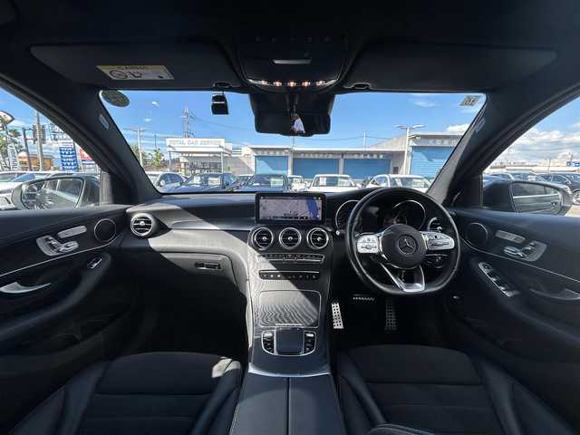 メルセデス・ベンツ ＧＬＣ２２０ d 4マチック クーペ AMGライン 滋賀県 2019(令1)年 4.7万km グレー パノラミックスライディング/AMGライン/マルチビームLEDヘッドライト/AIR BODY CONTROLエアサスペンション/19inch AMG5ツインスポークAW/レーダーセーフティpkg/ハーフレザーシート/・シートヒーター（全席）/・メモリー付パワーシート（D/N）/MBUX（10.25inchワイドディスプレイ）/ナビゲーション/USB/Bt/フルセグ/ワイヤレスチャージング/64色アンビエントライト/キーレスゴー/パークトロニック（F/R）/360°カメラ