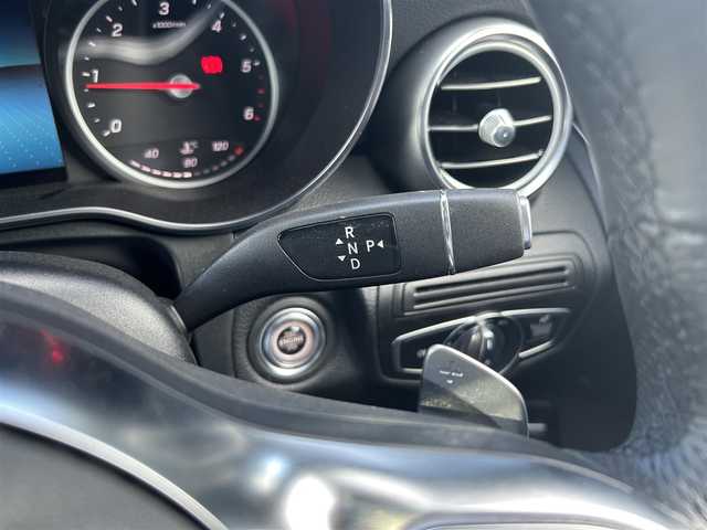メルセデス・ベンツ ＧＬＣ２２０ d 4マチック クーペ AMGライン 滋賀県 2019(令1)年 4.7万km グレー パノラミックスライディング/AMGライン/マルチビームLEDヘッドライト/AIR BODY CONTROLエアサスペンション/19inch AMG5ツインスポークAW/レーダーセーフティpkg/ハーフレザーシート/・シートヒーター（全席）/・メモリー付パワーシート（D/N）/MBUX（10.25inchワイドディスプレイ）/ナビゲーション/USB/Bt/フルセグ/ワイヤレスチャージング/64色アンビエントライト/キーレスゴー/パークトロニック（F/R）/360°カメラ
