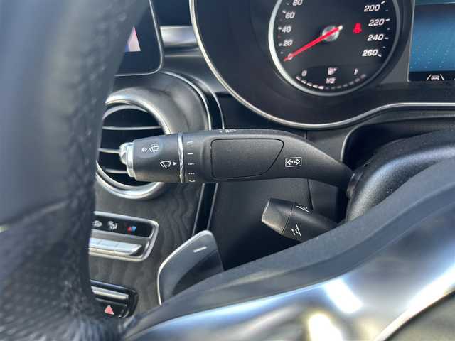メルセデス・ベンツ ＧＬＣ２２０ d 4マチック クーペ AMGライン 滋賀県 2019(令1)年 4.7万km グレー パノラミックスライディング/AMGライン/マルチビームLEDヘッドライト/AIR BODY CONTROLエアサスペンション/19inch AMG5ツインスポークAW/レーダーセーフティpkg/ハーフレザーシート/・シートヒーター（全席）/・メモリー付パワーシート（D/N）/MBUX（10.25inchワイドディスプレイ）/ナビゲーション/USB/Bt/フルセグ/ワイヤレスチャージング/64色アンビエントライト/キーレスゴー/パークトロニック（F/R）/360°カメラ