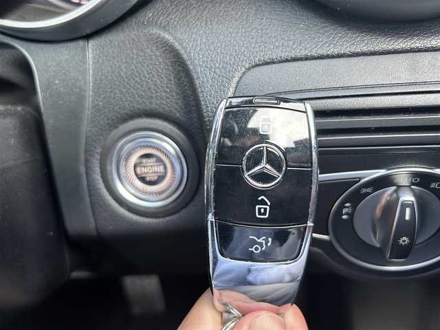 メルセデス・ベンツ ＧＬＣ２２０ d 4マチック クーペ AMGライン 滋賀県 2019(令1)年 4.7万km グレー パノラミックスライディング/AMGライン/マルチビームLEDヘッドライト/AIR BODY CONTROLエアサスペンション/19inch AMG5ツインスポークAW/レーダーセーフティpkg/ハーフレザーシート/・シートヒーター（全席）/・メモリー付パワーシート（D/N）/MBUX（10.25inchワイドディスプレイ）/ナビゲーション/USB/Bt/フルセグ/ワイヤレスチャージング/64色アンビエントライト/キーレスゴー/パークトロニック（F/R）/360°カメラ