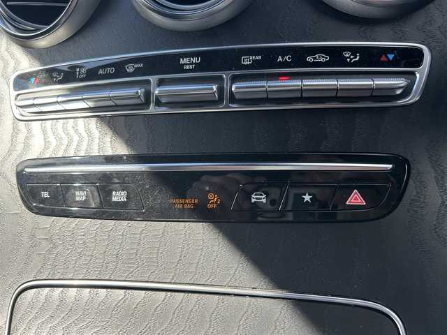 メルセデス・ベンツ ＧＬＣ２２０ d 4マチック クーペ AMGライン 滋賀県 2019(令1)年 4.7万km グレー パノラミックスライディング/AMGライン/マルチビームLEDヘッドライト/AIR BODY CONTROLエアサスペンション/19inch AMG5ツインスポークAW/レーダーセーフティpkg/ハーフレザーシート/・シートヒーター（全席）/・メモリー付パワーシート（D/N）/MBUX（10.25inchワイドディスプレイ）/ナビゲーション/USB/Bt/フルセグ/ワイヤレスチャージング/64色アンビエントライト/キーレスゴー/パークトロニック（F/R）/360°カメラ