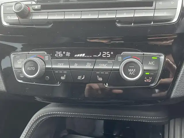 ＢＭＷ Ｘ１ xDrive 18d xライン 青森県 2018(平30)年 5.2万km ミネラルホワイト 純正ナビ（BT、USB、DVD、CD）/衝突軽減システム/コーナーセンサー/バックカメラ/ドライブレコーダー/シートヒーター/純正アルミ18インチ/純正フロアマット/オートライト/LEDヘッドライト/カーテンエアバッグ/アイドリングストップ/プッシュスタート/スペアキー