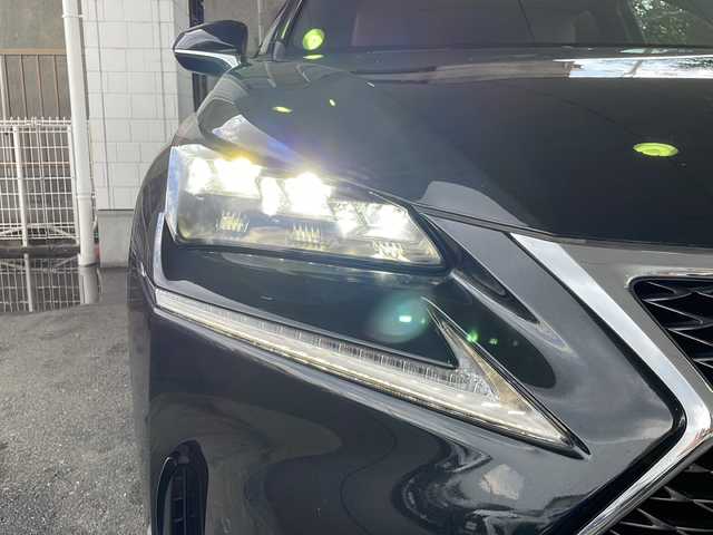 レクサス ＮＸ 300h Fスポーツ 京都府 2015(平27)年 11.4万km グラファイトブラックガラスフレーク 純正ナビ9.8インチ/３眼ＬＥＤヘッドライト　/パワーシート　/シートヒーター＆ベンチレーター　/赤レザーシート　/ステアリングヒーター　/パドルシフト　/レーダークルーズコントロール　/バック・サイドカメラ　/コーナーセンサー　/オートライト/メモリーパワーシート/プッシュスタート/フルセグテレビ/ウィンカーミラー/ETCビルトイン/プリクラッシュセーフティー/コーナーセンサー前後/スマートキー/Bluetooth接続/純正18インチAW/禁煙車