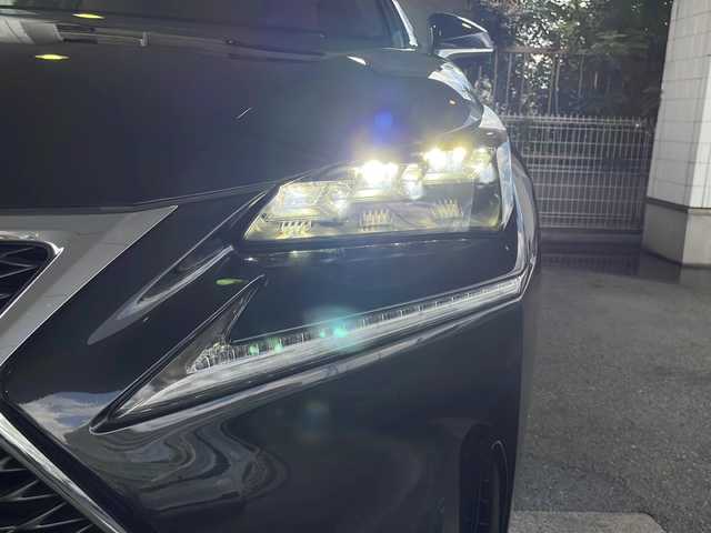 レクサス ＮＸ 300h Fスポーツ 京都府 2015(平27)年 11.4万km グラファイトブラックガラスフレーク 純正ナビ9.8インチ/３眼ＬＥＤヘッドライト　/パワーシート　/シートヒーター＆ベンチレーター　/赤レザーシート　/ステアリングヒーター　/パドルシフト　/レーダークルーズコントロール　/バック・サイドカメラ　/コーナーセンサー　/オートライト/メモリーパワーシート/プッシュスタート/フルセグテレビ/ウィンカーミラー/ETCビルトイン/プリクラッシュセーフティー/コーナーセンサー前後/スマートキー/Bluetooth接続/純正18インチAW/禁煙車