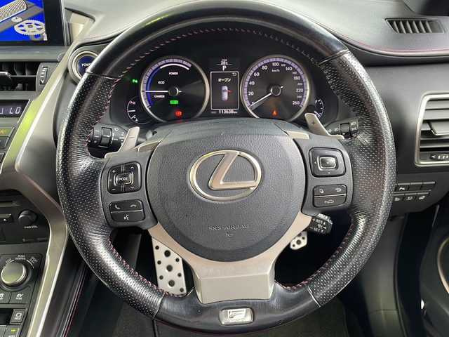 レクサス ＮＸ 300h Fスポーツ 京都府 2015(平27)年 11.4万km グラファイトブラックガラスフレーク 純正ナビ9.8インチ/３眼ＬＥＤヘッドライト　/パワーシート　/シートヒーター＆ベンチレーター　/赤レザーシート　/ステアリングヒーター　/パドルシフト　/レーダークルーズコントロール　/バック・サイドカメラ　/コーナーセンサー　/オートライト/メモリーパワーシート/プッシュスタート/フルセグテレビ/ウィンカーミラー/ETCビルトイン/プリクラッシュセーフティー/コーナーセンサー前後/スマートキー/Bluetooth接続/純正18インチAW/禁煙車