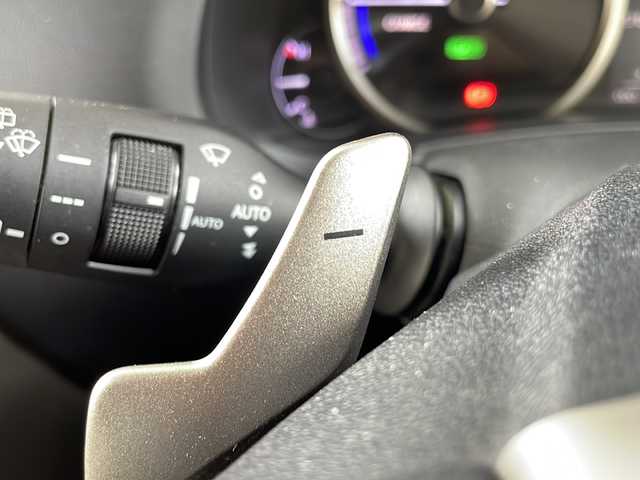 レクサス ＮＸ 300h Fスポーツ 京都府 2015(平27)年 11.4万km グラファイトブラックガラスフレーク 純正ナビ9.8インチ/３眼ＬＥＤヘッドライト　/パワーシート　/シートヒーター＆ベンチレーター　/赤レザーシート　/ステアリングヒーター　/パドルシフト　/レーダークルーズコントロール　/バック・サイドカメラ　/コーナーセンサー　/オートライト/メモリーパワーシート/プッシュスタート/フルセグテレビ/ウィンカーミラー/ETCビルトイン/プリクラッシュセーフティー/コーナーセンサー前後/スマートキー/Bluetooth接続/純正18インチAW/禁煙車