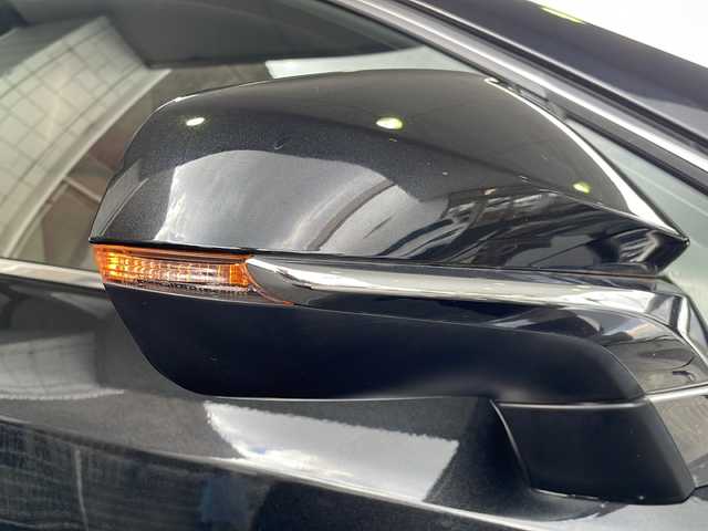 レクサス ＮＸ 300h Fスポーツ 京都府 2015(平27)年 11.4万km グラファイトブラックガラスフレーク 純正ナビ9.8インチ/３眼ＬＥＤヘッドライト　/パワーシート　/シートヒーター＆ベンチレーター　/赤レザーシート　/ステアリングヒーター　/パドルシフト　/レーダークルーズコントロール　/バック・サイドカメラ　/コーナーセンサー　/オートライト/メモリーパワーシート/プッシュスタート/フルセグテレビ/ウィンカーミラー/ETCビルトイン/プリクラッシュセーフティー/コーナーセンサー前後/スマートキー/Bluetooth接続/純正18インチAW/禁煙車