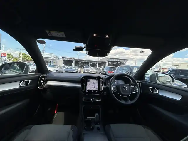 ボルボ ＸＣ４０ B4 モメンタム 滋賀県 2020(令2)年 3万km グレー 純正ナビ　/（ＤＴＶ/ＢＴ/ＣａｒＰｌａｙ）/３６０°カメラ　/衝突軽減ブレーキ　/ＡＣＣ　/ＬＫＡ　/電動リアゲート　/シートヒーター　/コーナーセンサー　/ＥＴＣ　/ドライブレコーダー　/純正１８インチＡＷ