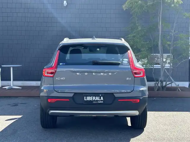 ボルボ ＸＣ４０ B4 モメンタム 滋賀県 2020(令2)年 3万km グレー 純正ナビ　/（ＤＴＶ/ＢＴ/ＣａｒＰｌａｙ）/３６０°カメラ　/衝突軽減ブレーキ　/ＡＣＣ　/ＬＫＡ　/電動リアゲート　/シートヒーター　/コーナーセンサー　/ＥＴＣ　/ドライブレコーダー　/純正１８インチＡＷ