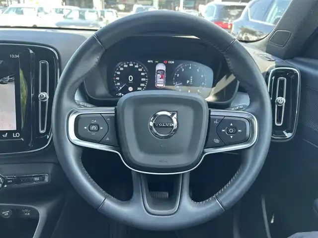 ボルボ ＸＣ４０ B4 モメンタム 滋賀県 2020(令2)年 3万km グレー 純正ナビ　/（ＤＴＶ/ＢＴ/ＣａｒＰｌａｙ）/３６０°カメラ　/衝突軽減ブレーキ　/ＡＣＣ　/ＬＫＡ　/電動リアゲート　/シートヒーター　/コーナーセンサー　/ＥＴＣ　/ドライブレコーダー　/純正１８インチＡＷ