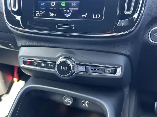 ボルボ ＸＣ４０ B4 モメンタム 滋賀県 2020(令2)年 3万km グレー 純正ナビ　/（ＤＴＶ/ＢＴ/ＣａｒＰｌａｙ）/３６０°カメラ　/衝突軽減ブレーキ　/ＡＣＣ　/ＬＫＡ　/電動リアゲート　/シートヒーター　/コーナーセンサー　/ＥＴＣ　/ドライブレコーダー　/純正１８インチＡＷ