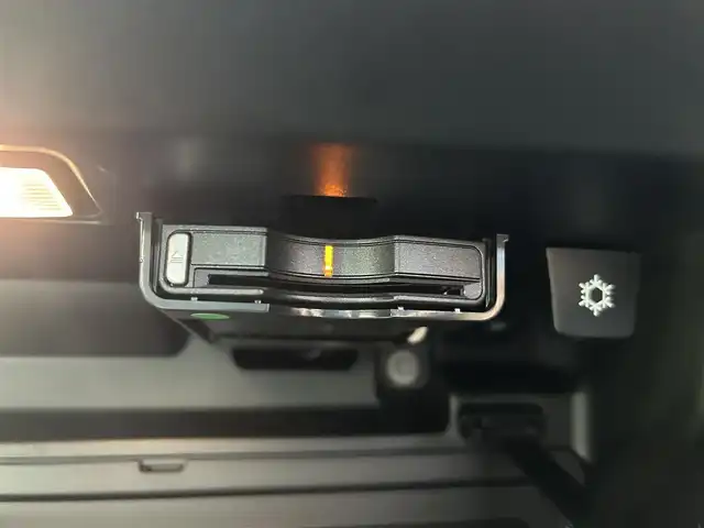 ボルボ ＸＣ４０ B4 モメンタム 滋賀県 2020(令2)年 3万km グレー 純正ナビ　/（ＤＴＶ/ＢＴ/ＣａｒＰｌａｙ）/３６０°カメラ　/衝突軽減ブレーキ　/ＡＣＣ　/ＬＫＡ　/電動リアゲート　/シートヒーター　/コーナーセンサー　/ＥＴＣ　/ドライブレコーダー　/純正１８インチＡＷ