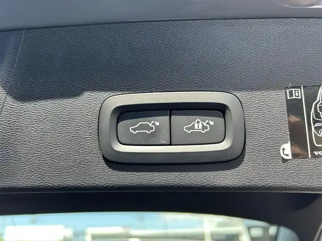 ボルボ ＸＣ４０ B4 モメンタム 滋賀県 2020(令2)年 3万km グレー 純正ナビ　/（ＤＴＶ/ＢＴ/ＣａｒＰｌａｙ）/３６０°カメラ　/衝突軽減ブレーキ　/ＡＣＣ　/ＬＫＡ　/電動リアゲート　/シートヒーター　/コーナーセンサー　/ＥＴＣ　/ドライブレコーダー　/純正１８インチＡＷ
