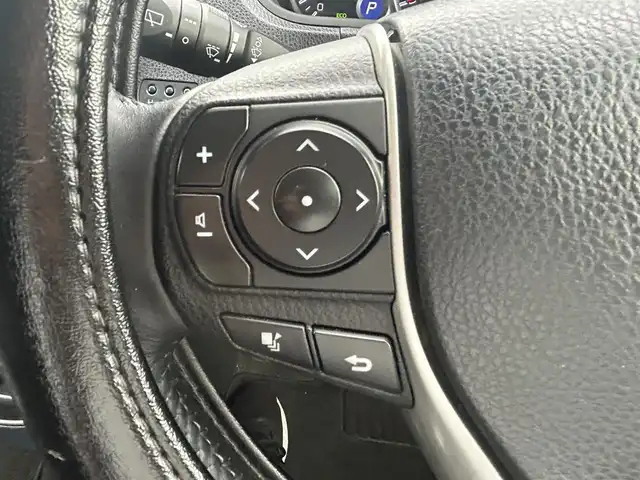 トヨタ ヴォクシー ZS 愛知県 2014(平26)年 10.3万km ブラック スマートキー/プッシュスタート/純正9インチナビ/フルセグTV/BT/バックカメラ/純正フリップダウンモニター/ビルトインETC/純正16インチAW/片側パワースライドドア/オートライト/純正フロアマット/純正ドアバイザー/取説、保証書