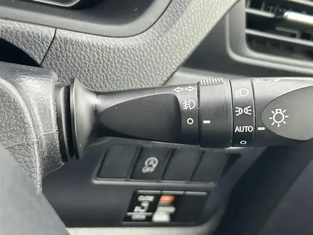 トヨタ ヴォクシー ZS 愛知県 2014(平26)年 10.3万km ブラック スマートキー/プッシュスタート/純正9インチナビ/フルセグTV/BT/バックカメラ/純正フリップダウンモニター/ビルトインETC/純正16インチAW/片側パワースライドドア/オートライト/純正フロアマット/純正ドアバイザー/取説、保証書